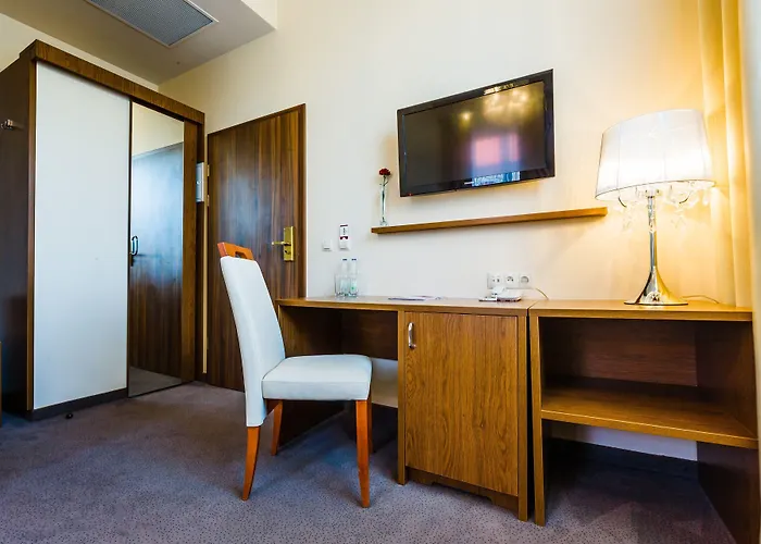 格莱恩酒店 3* 热舒夫